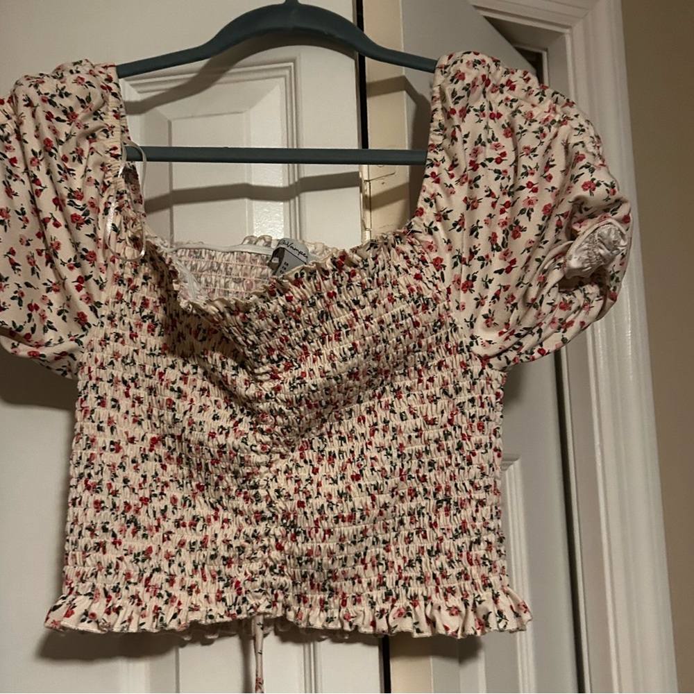 Revamped Floral Ruched Blouse - Picture 2 of 6